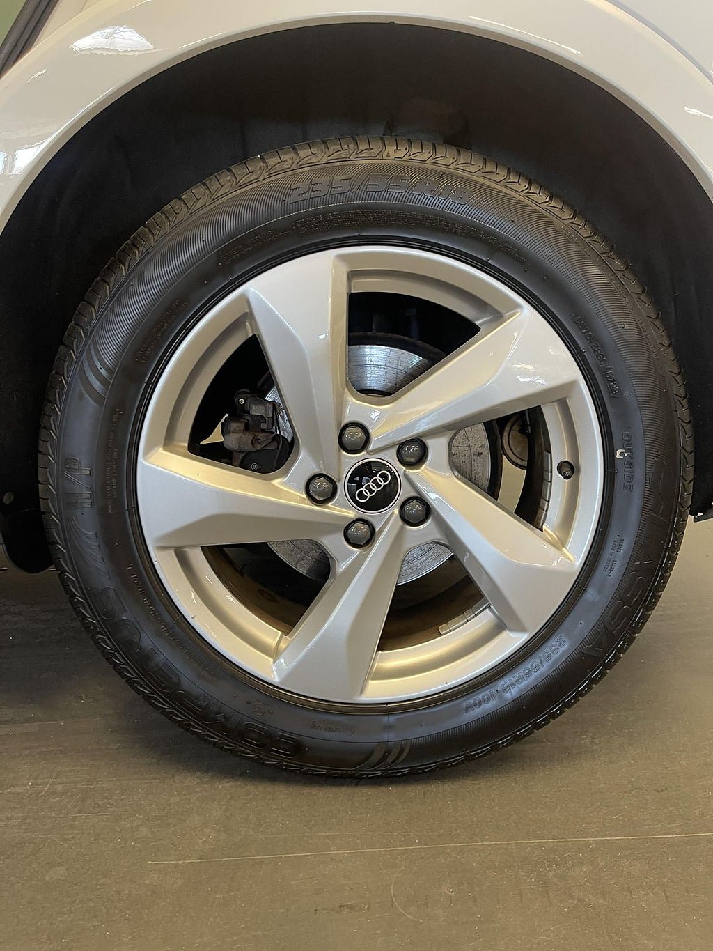 Vehicle Image 11