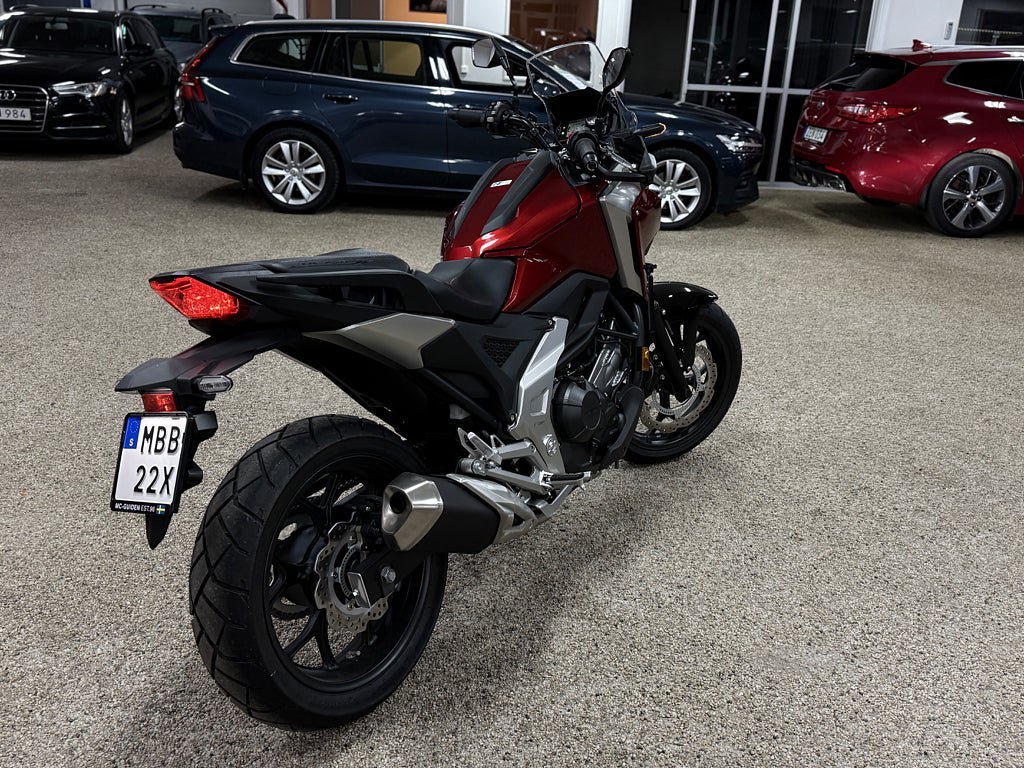 Vehicle Image 5