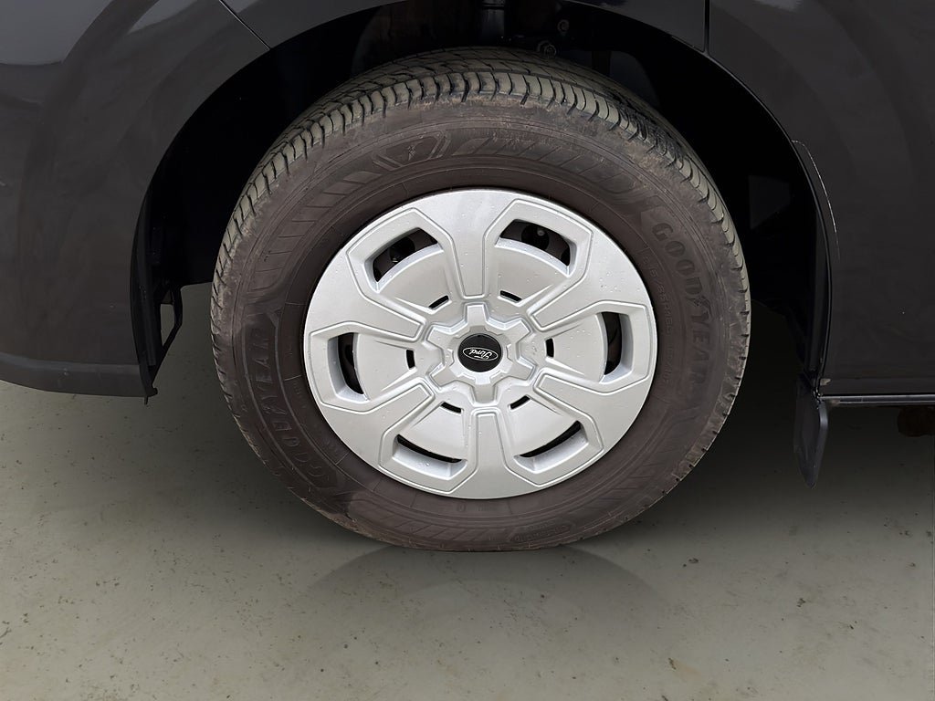 Vehicle Image 32