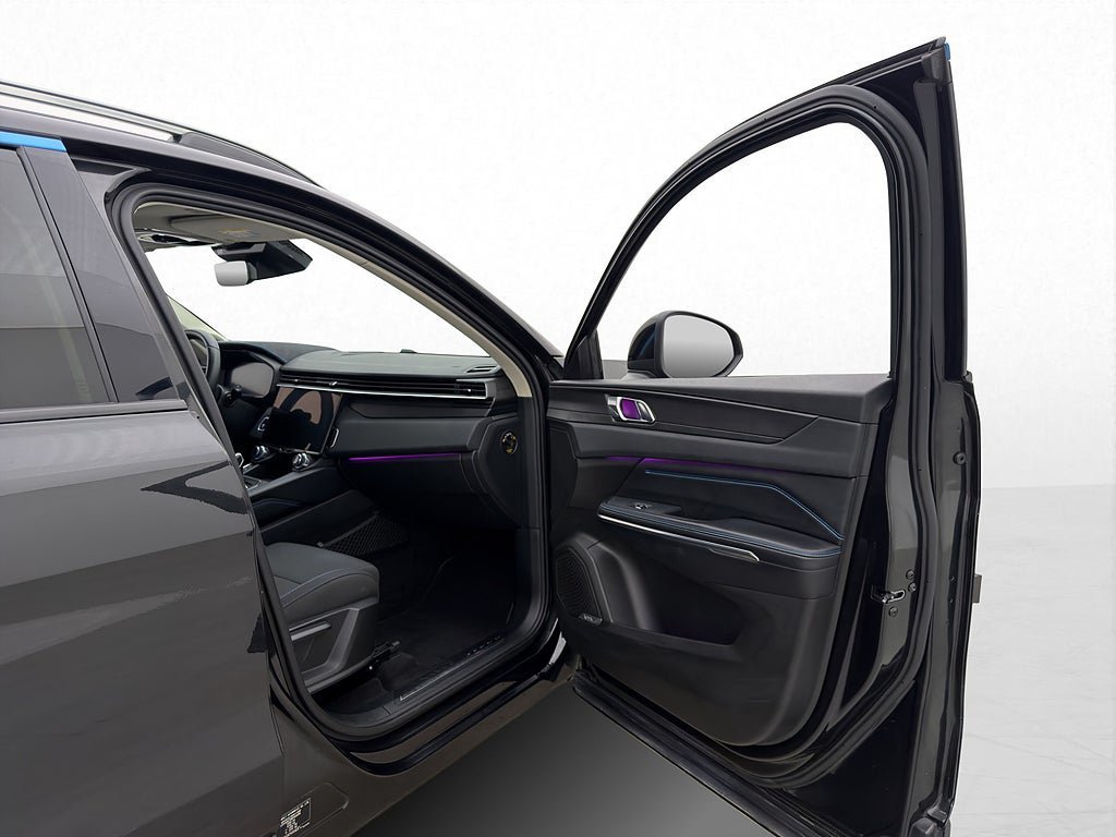Vehicle Image 15
