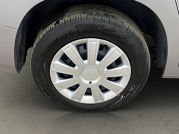 Vehicle Image 32