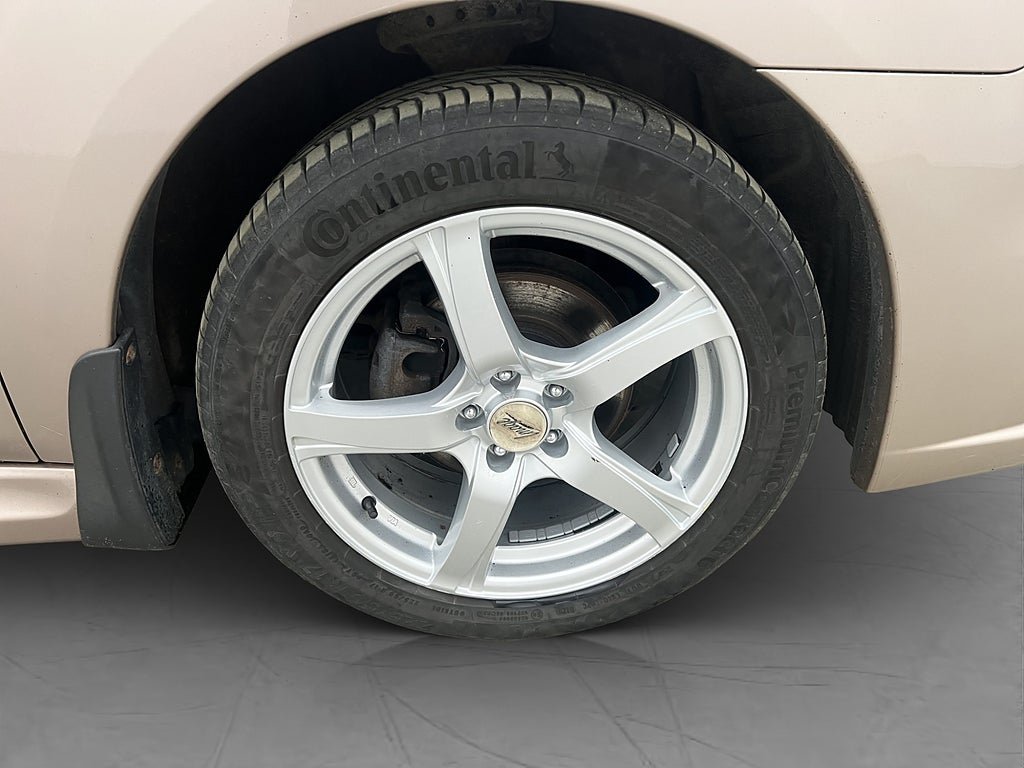 Vehicle Image 32