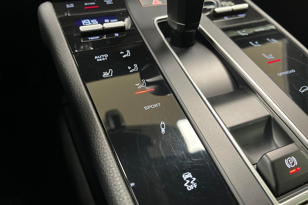 Vehicle Image 32