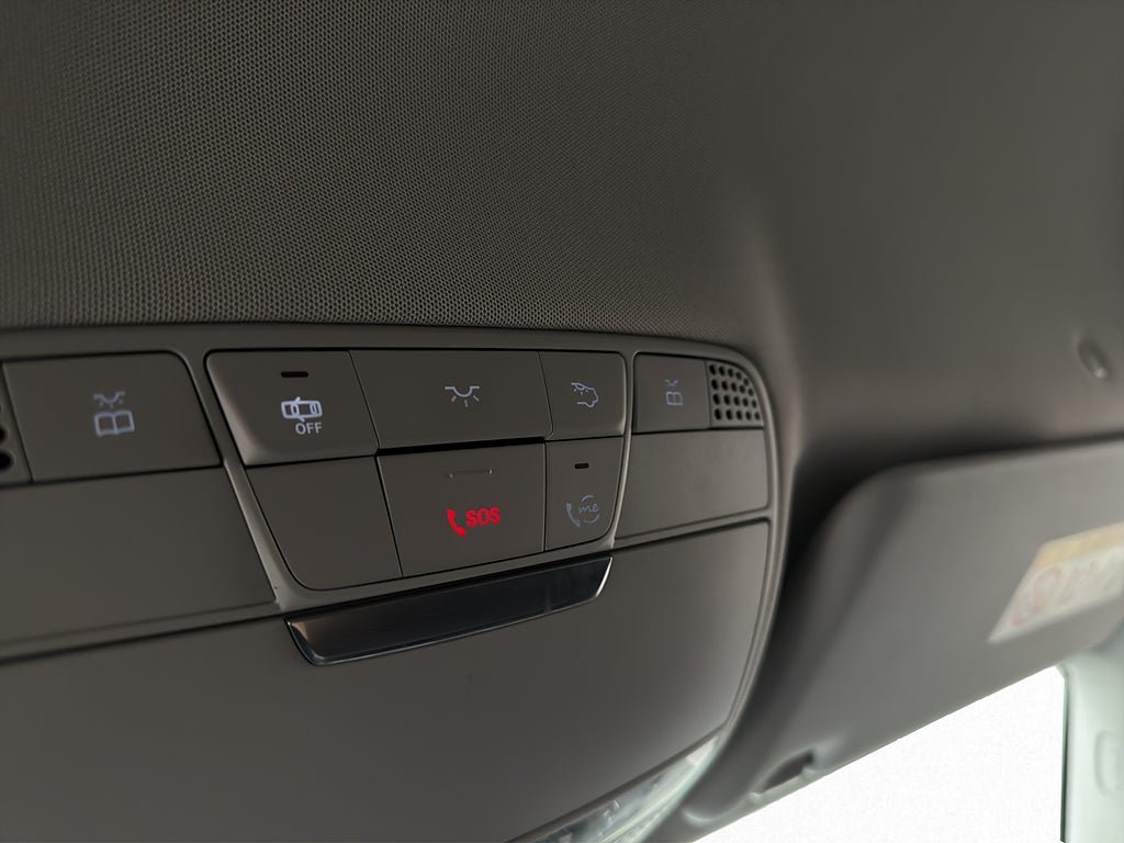 Vehicle Image 32