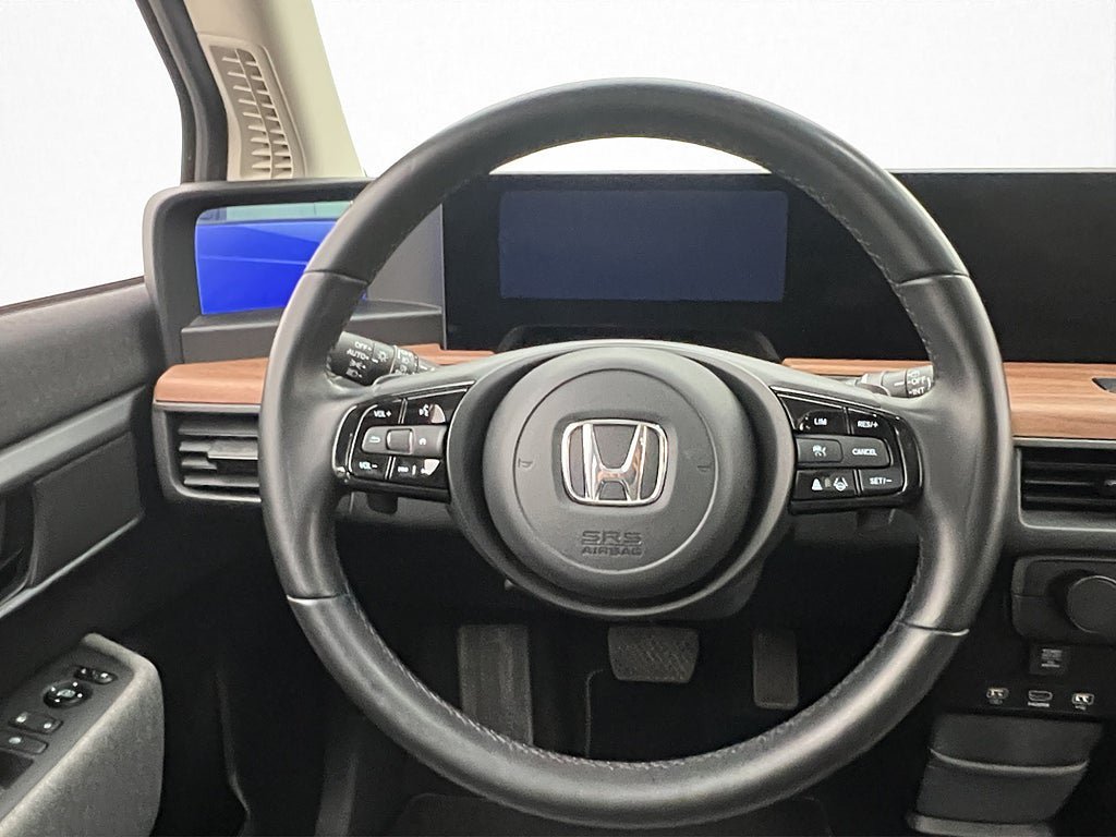 Vehicle Image 26