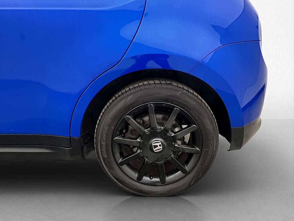 Vehicle Image 32