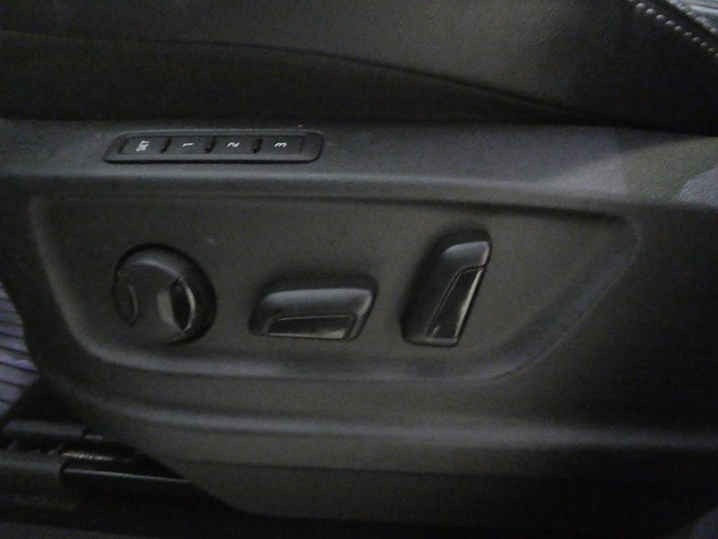 Vehicle Image 26