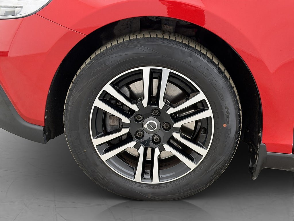 Vehicle Image 25