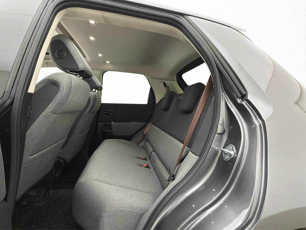 Vehicle Image 25