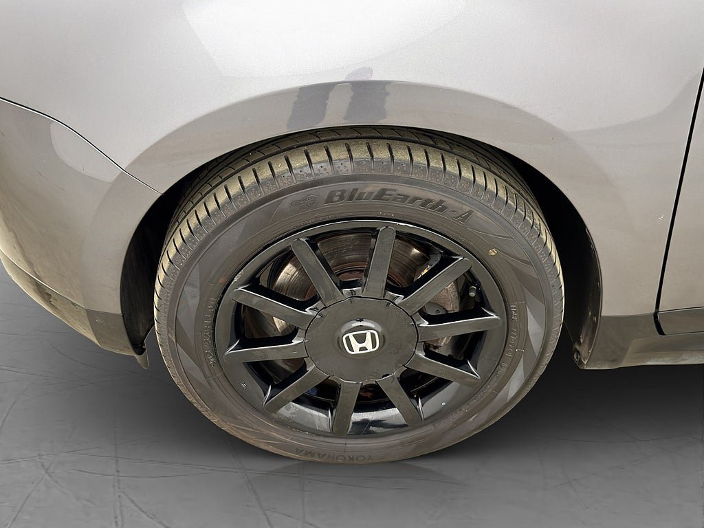 Vehicle Image 32