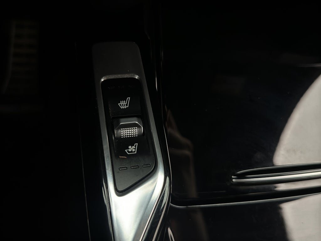 Vehicle Image 38