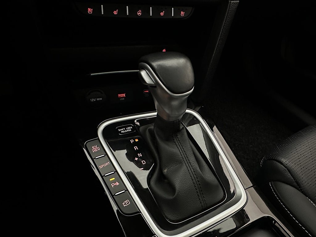 Vehicle Image 25