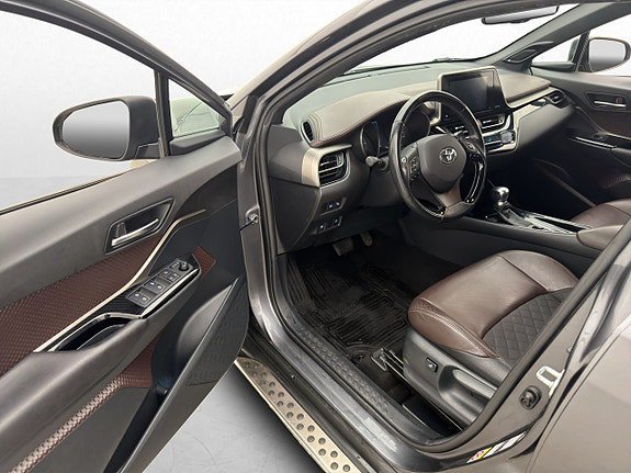 Vehicle Image 10