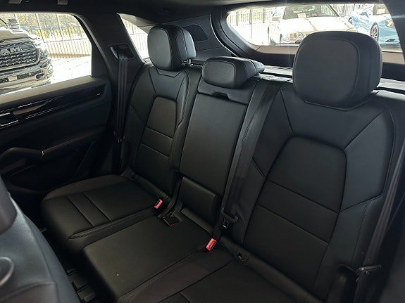 Vehicle Image 24