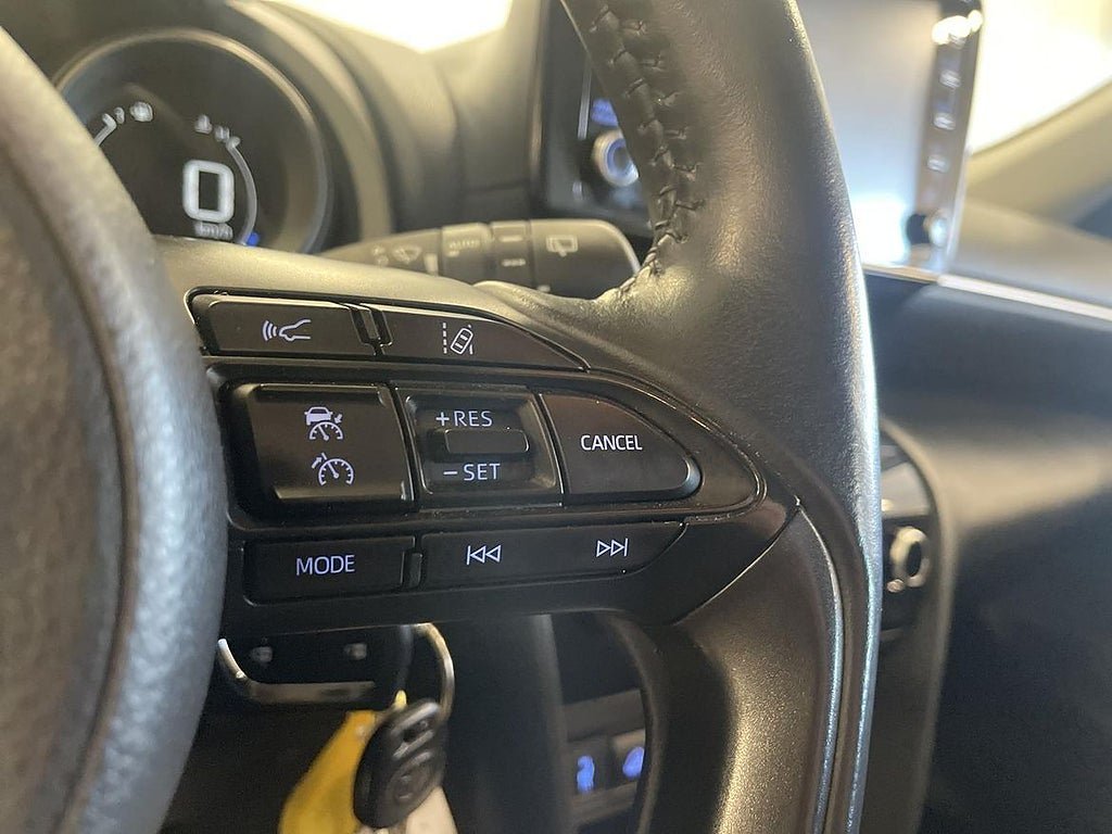 Vehicle Image 21
