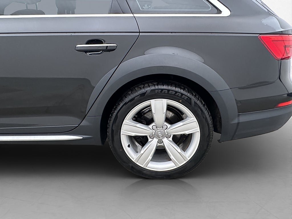 Vehicle Image 36