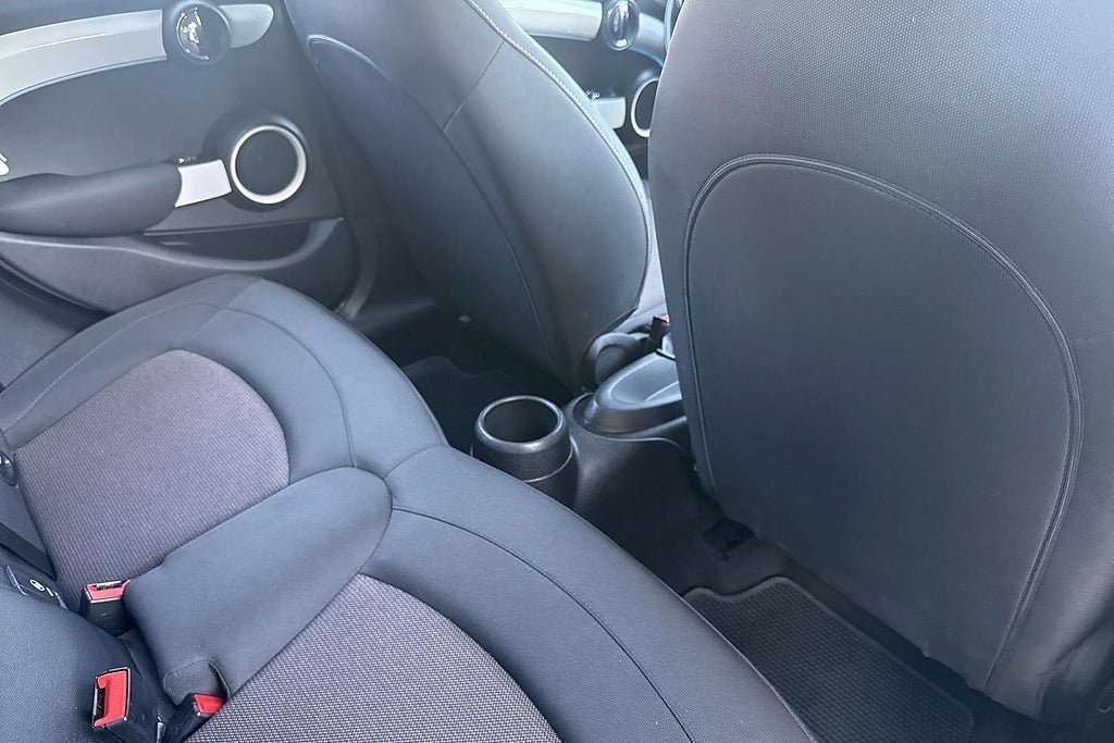 Vehicle Image 17