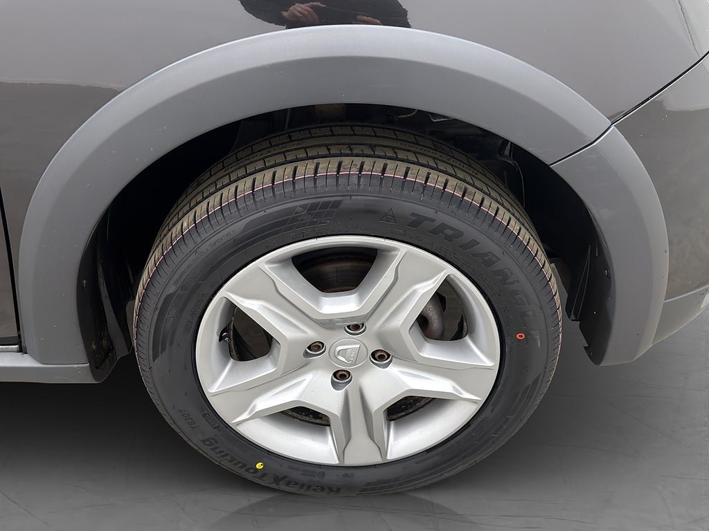 Vehicle Image 10