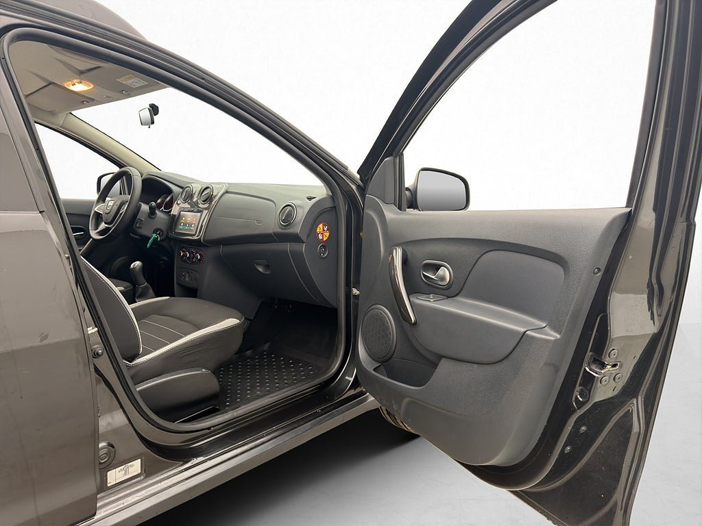 Vehicle Image 15