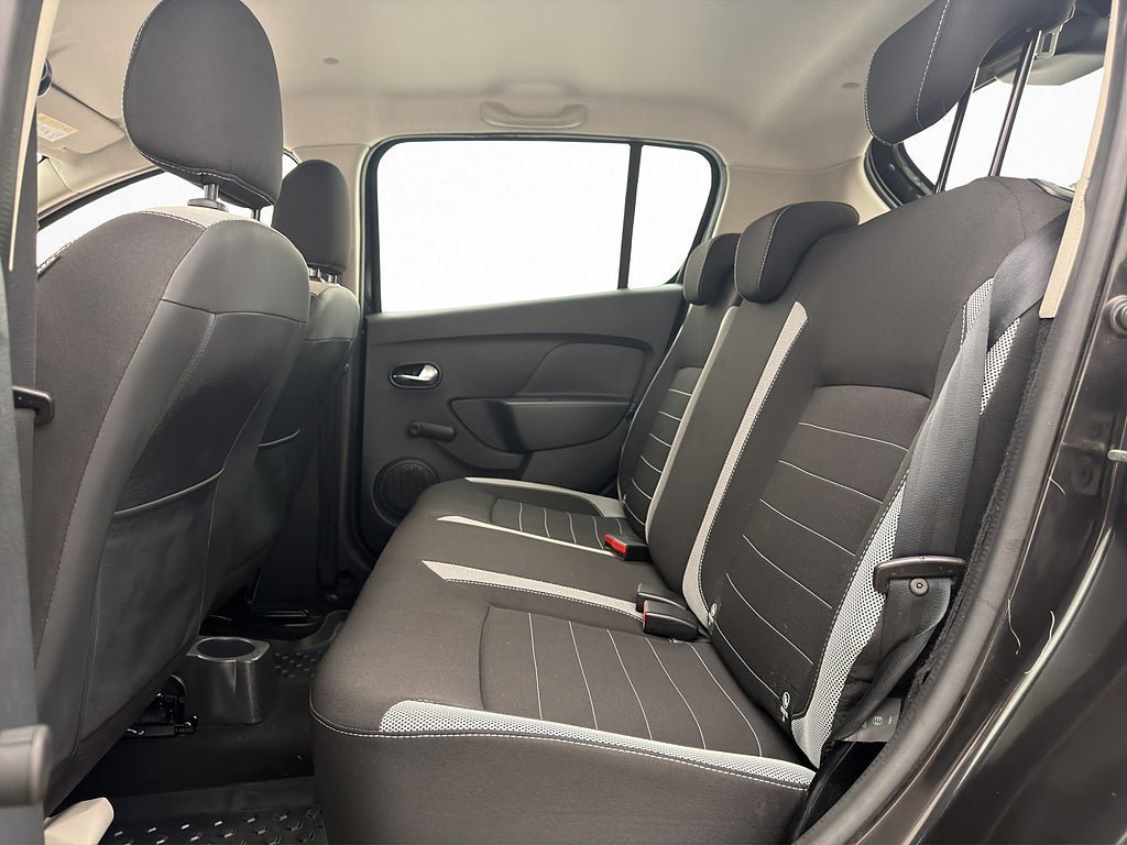 Vehicle Image 16