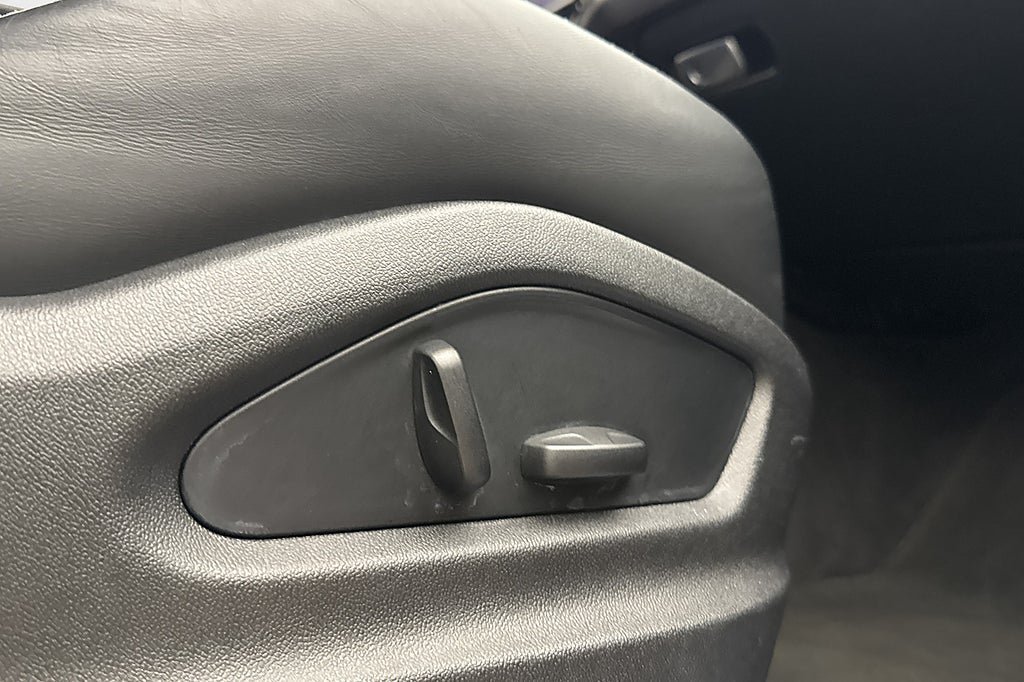 Vehicle Image 24