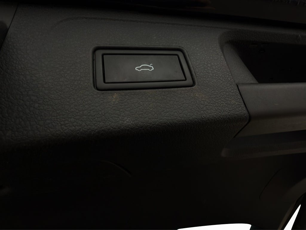 Vehicle Image 28