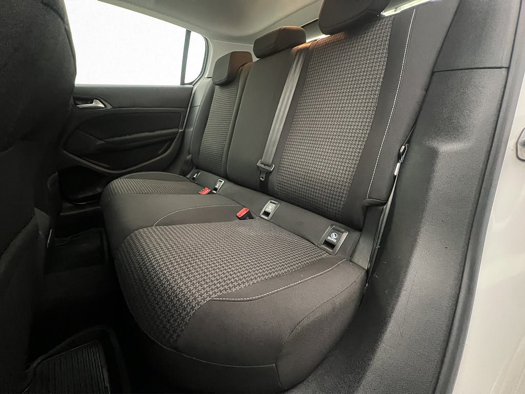 Vehicle Image 26