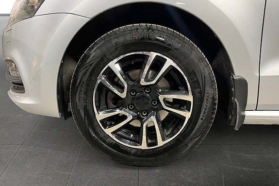 Vehicle Image 17