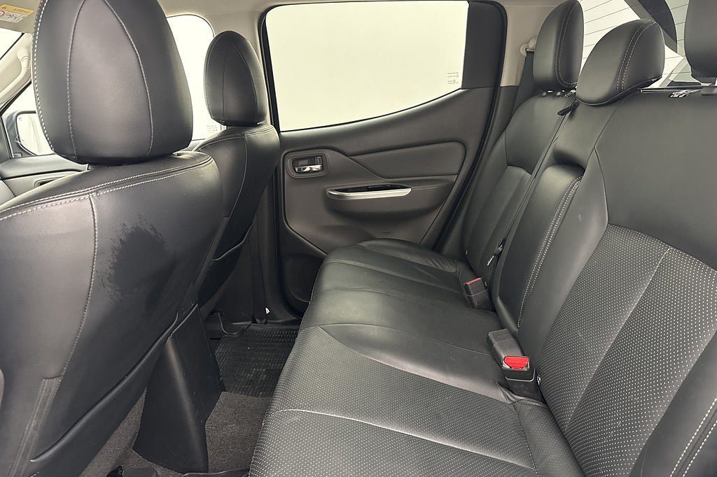 Vehicle Image 23