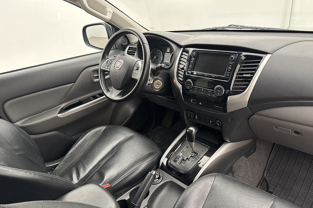 Vehicle Image 25