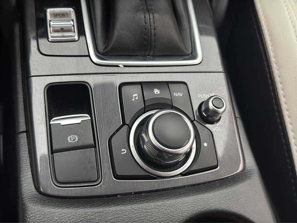 Vehicle Image 32