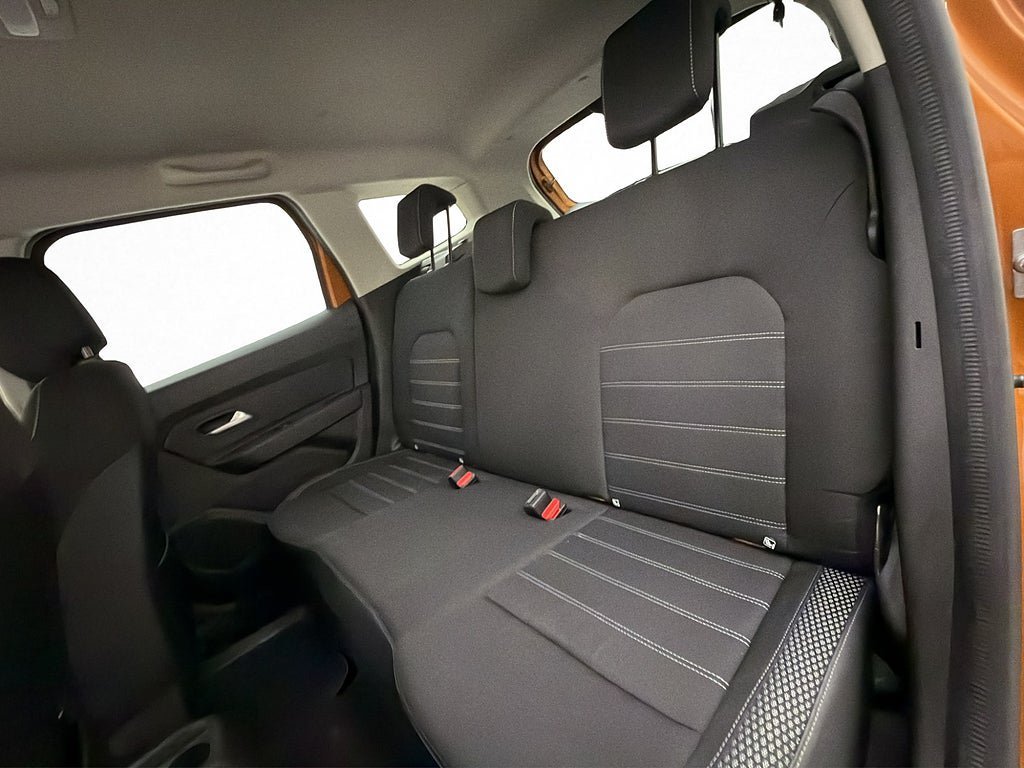 Vehicle Image 25