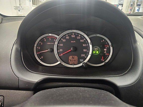 Vehicle Image 12