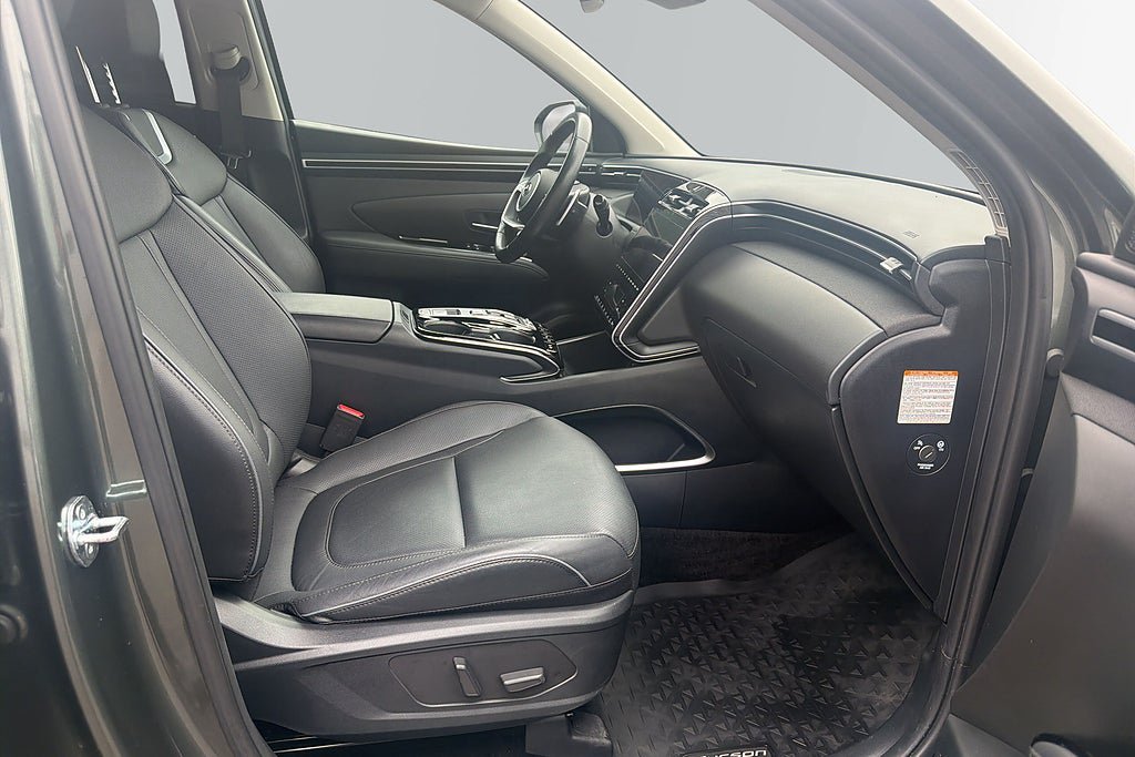 Vehicle Image 13