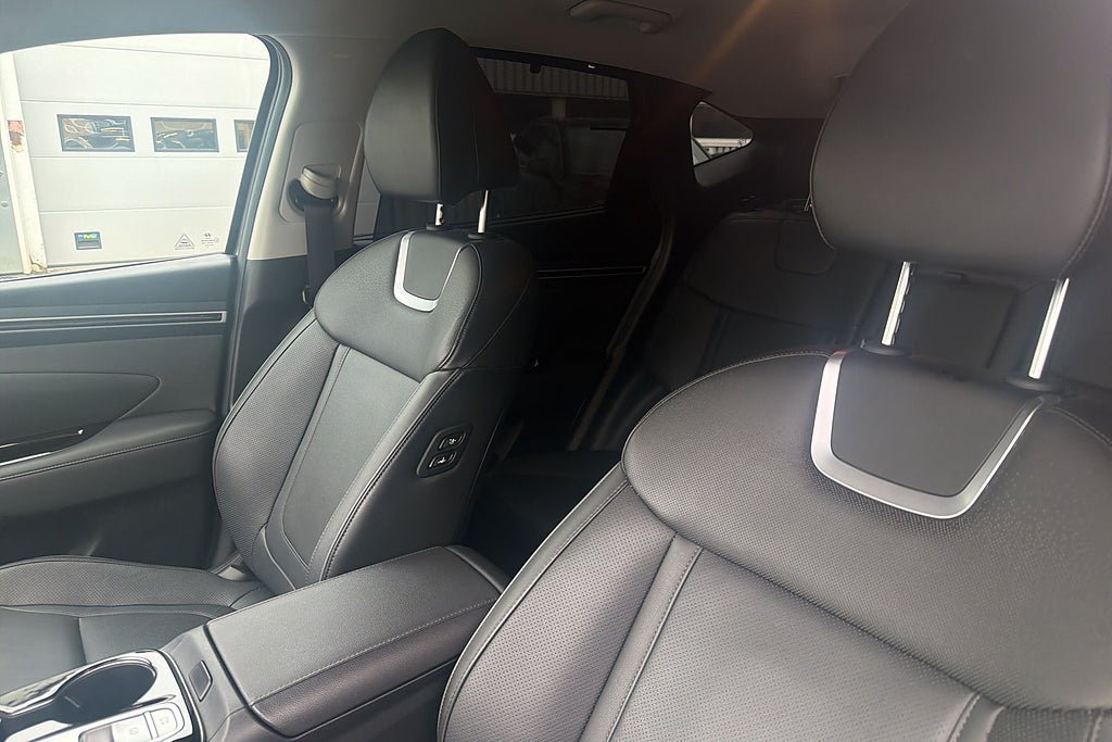 Vehicle Image 16