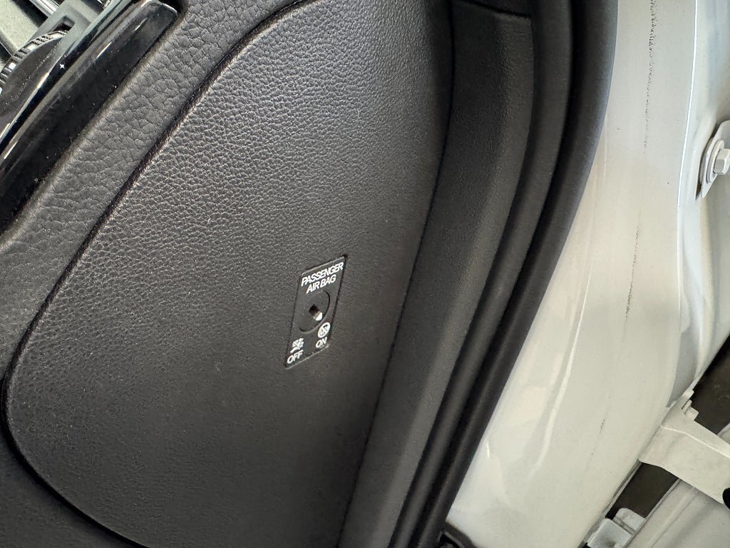Vehicle Image 25