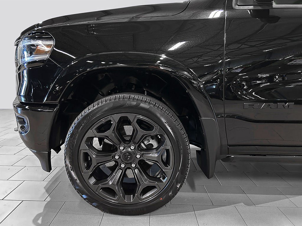 Vehicle Image 17
