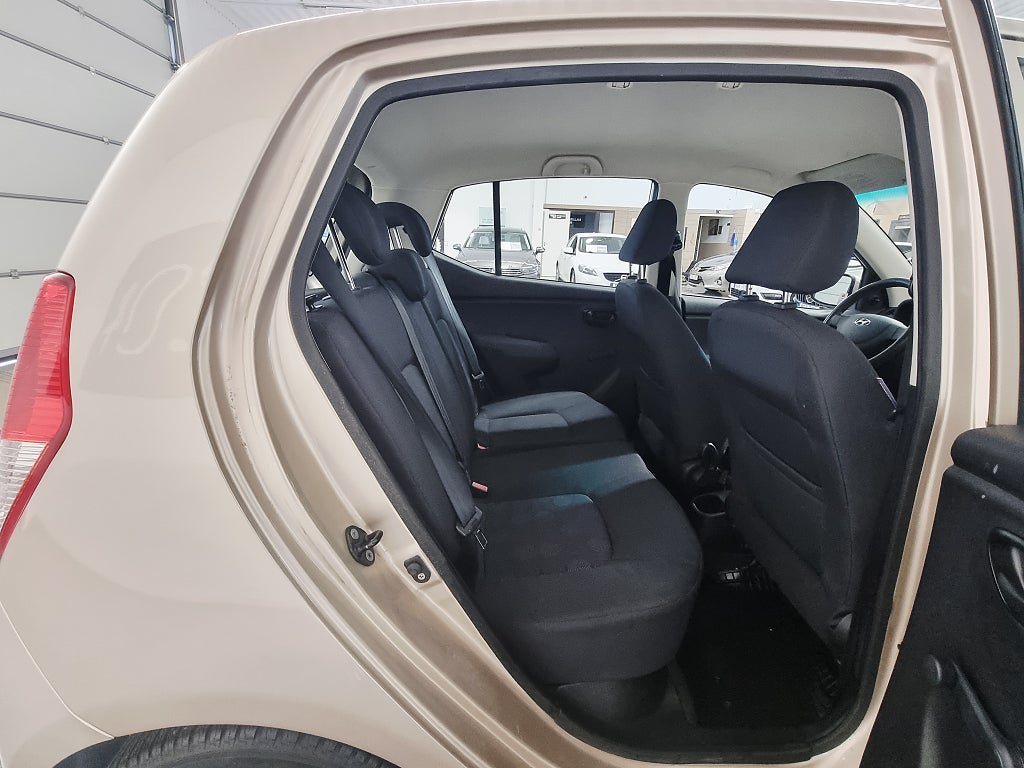 Vehicle Image 19