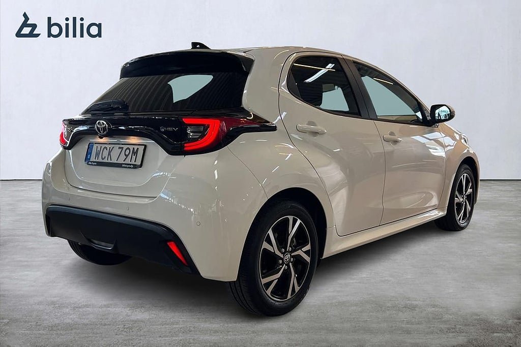 Vehicle Image 6