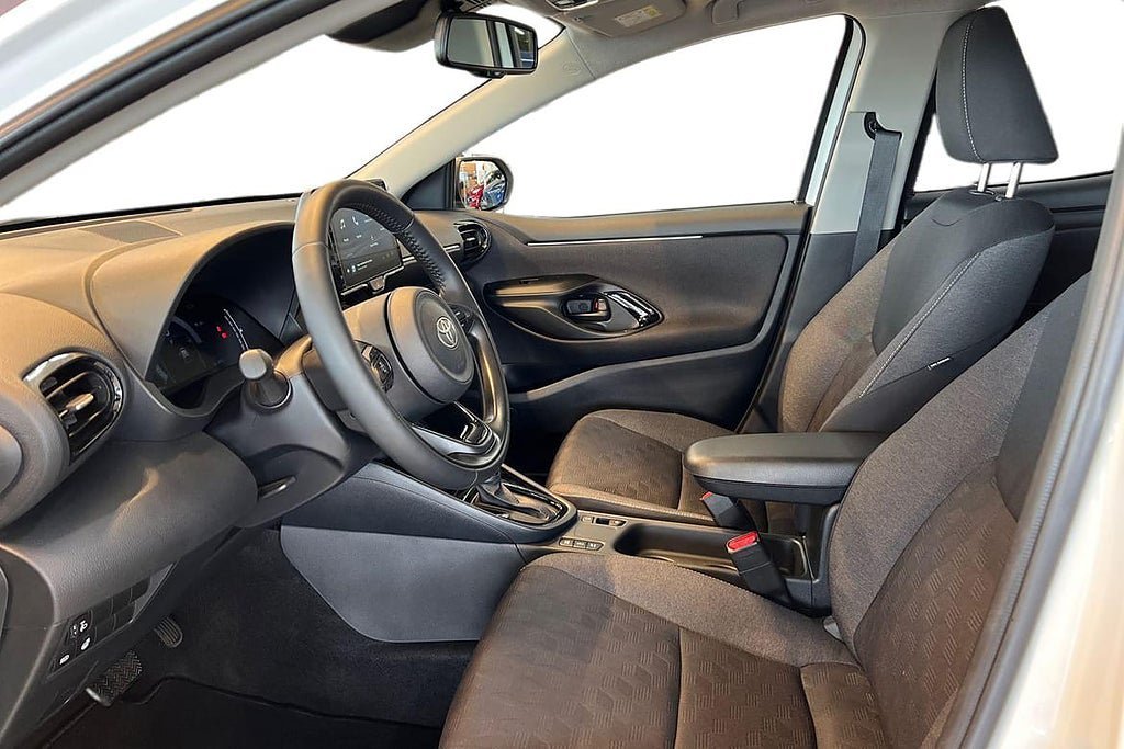 Vehicle Image 12