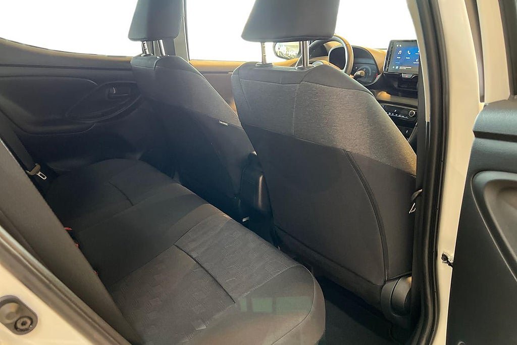 Vehicle Image 16