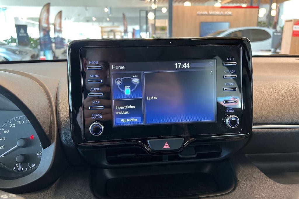 Vehicle Image 12