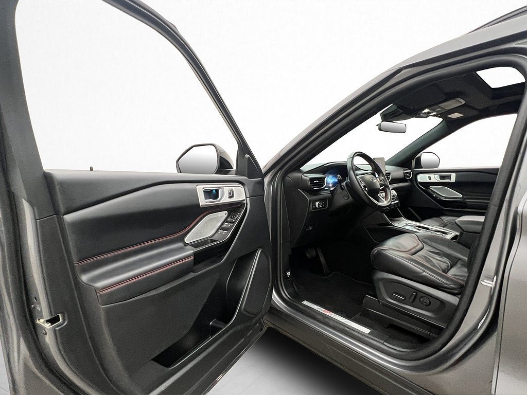 Vehicle Image 8