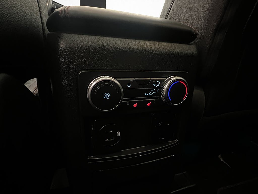 Vehicle Image 28