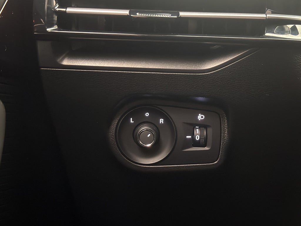 Vehicle Image 28