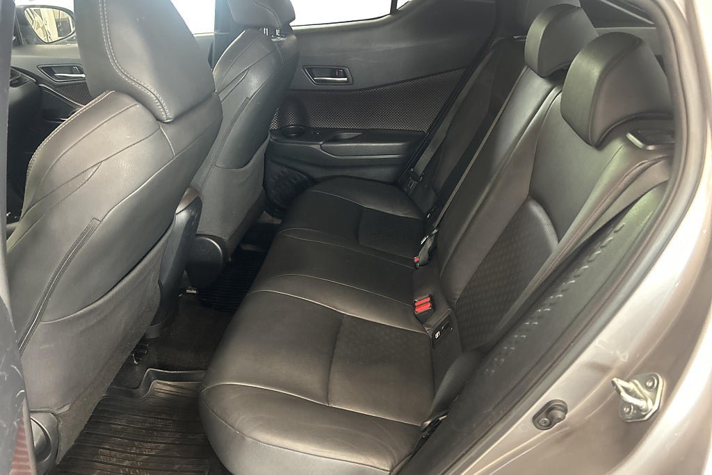 Vehicle Image 16