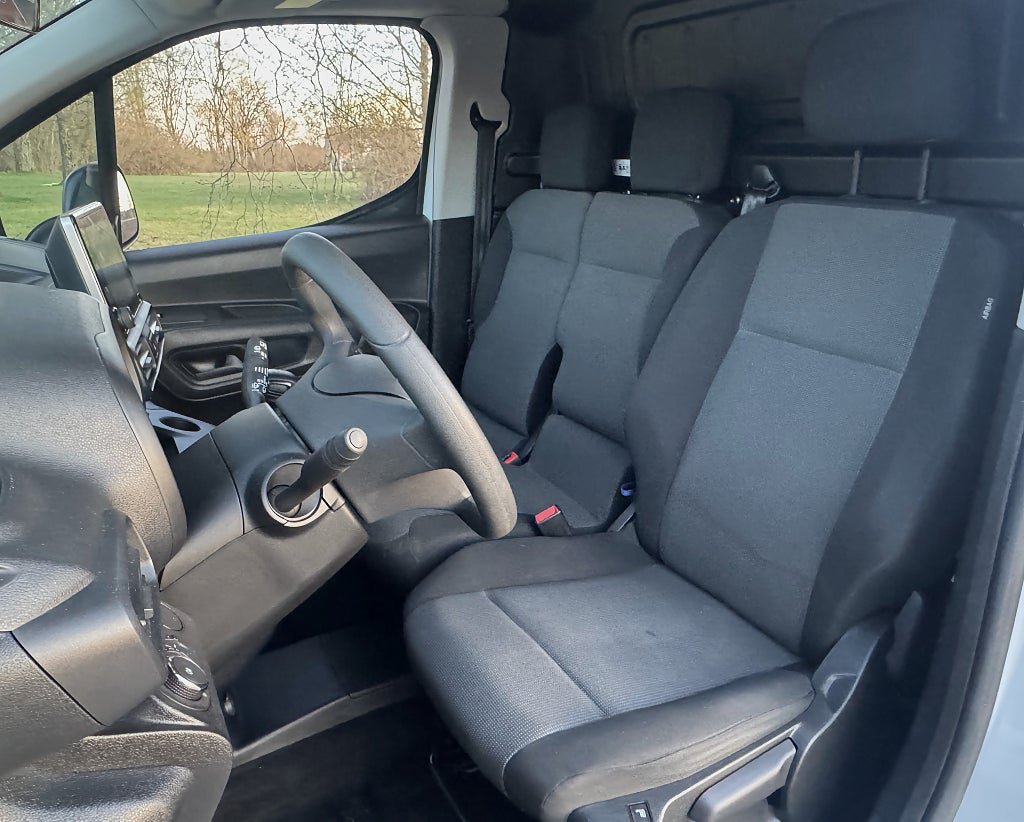 Vehicle Image 9