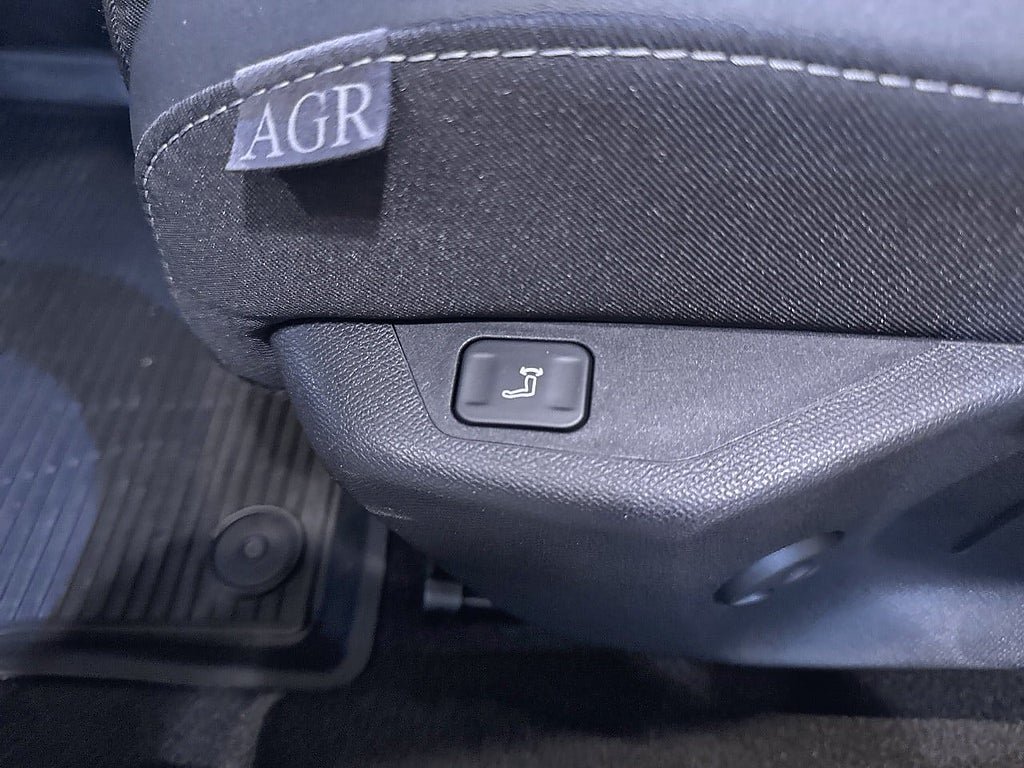 Vehicle Image 24