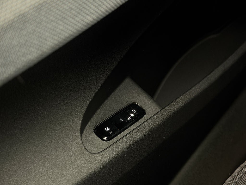 Vehicle Image 32
