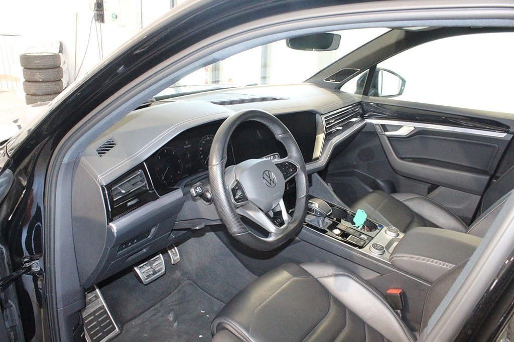 Vehicle Image 25